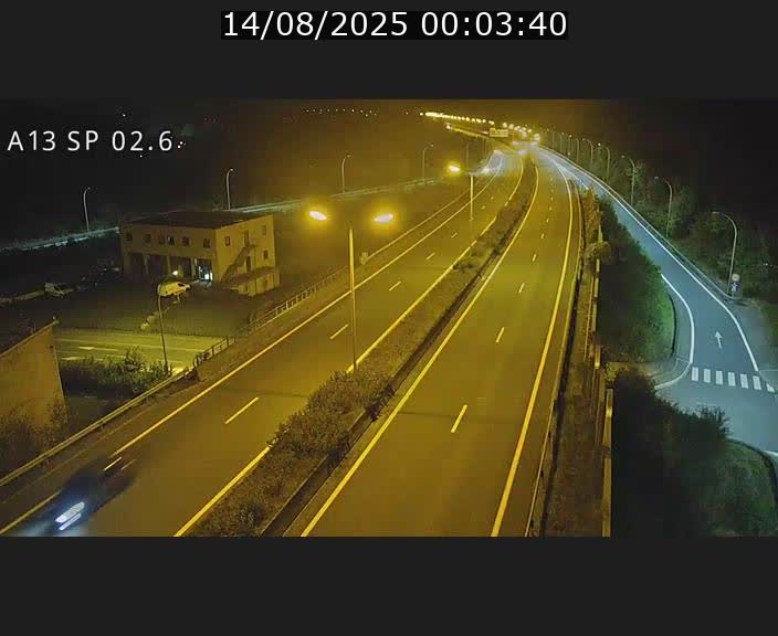 <h2>Traffic live webcam Luxembourg Sanem - A13 direction Pétange - BK 2.6</h2>