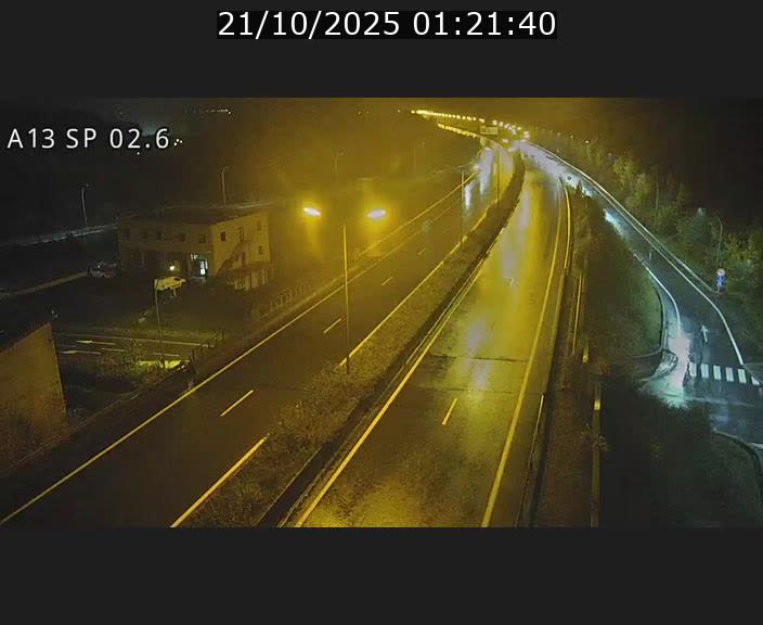 <h2>Traffic live webcam Luxembourg Sanem - A13 direction Pétange - BK 2.6</h2>
