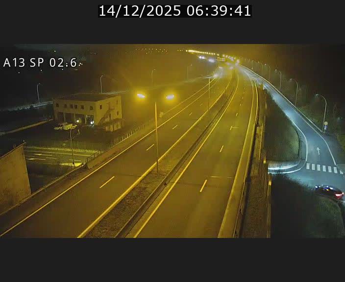 <h2>Traffic live webcam Luxembourg Sanem - A13 direction Pétange - BK 2.6</h2>