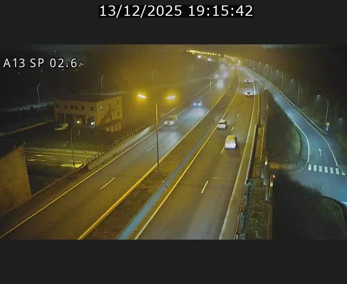 <h2>Traffic live webcam Luxembourg Sanem - A13 direction Pétange - BK 2.6</h2>