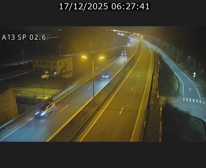 <h2>Traffic live webcam Luxembourg Sanem - A13 direction Pétange - BK 2.6</h2>