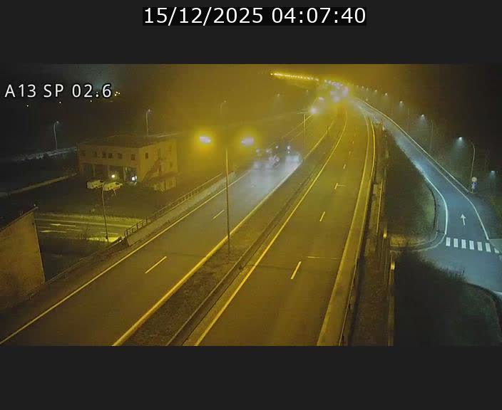 <h2>Traffic live webcam Luxembourg Sanem - A13 direction Pétange - BK 2.6</h2>