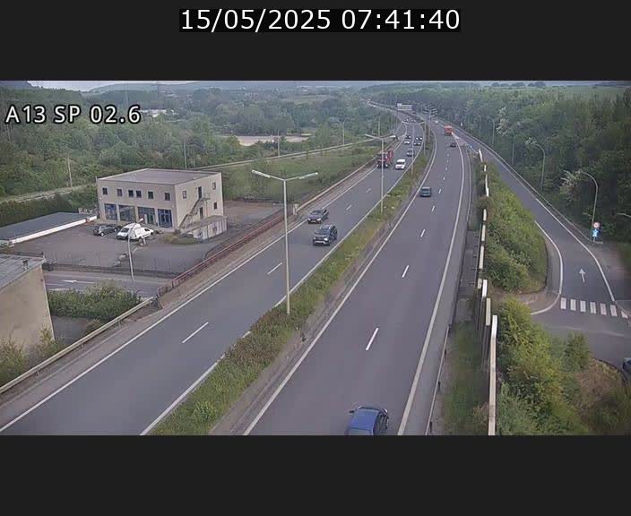 <h2>Traffic live webcam Luxembourg Sanem - A13 direction Pétange - BK 2.6</h2>