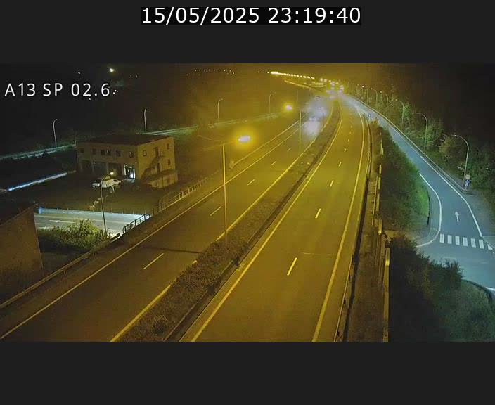 <h2>Traffic live webcam Luxembourg Sanem - A13 direction Pétange - BK 2.6</h2>