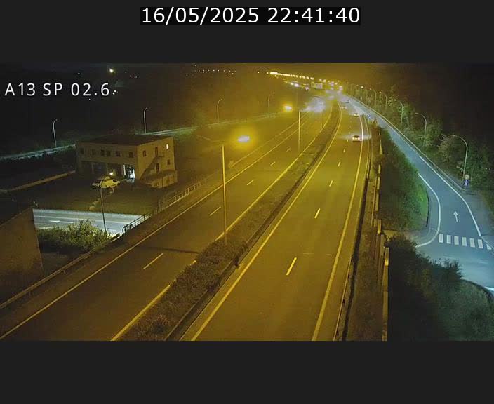 <h2>Traffic live webcam Luxembourg Sanem - A13 direction Pétange - BK 2.6</h2>