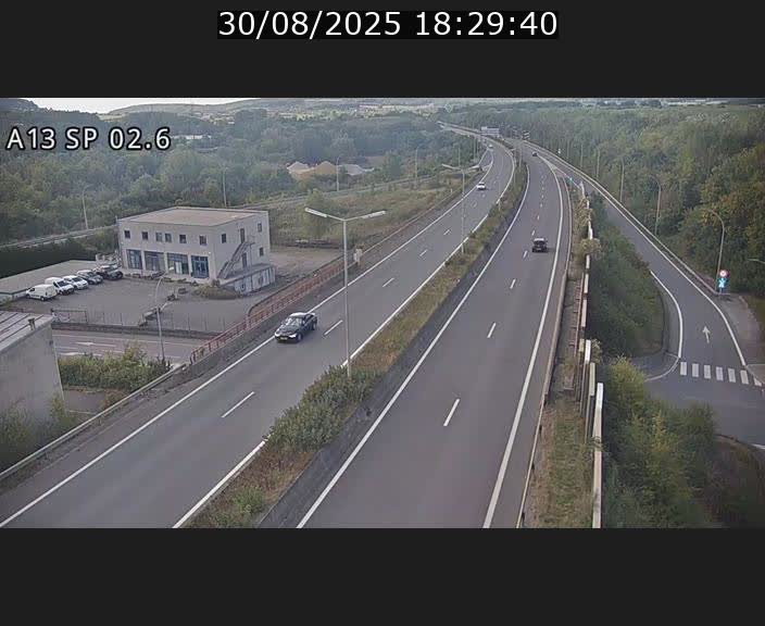 <h2>Traffic live webcam Luxembourg Sanem - A13 direction Pétange - BK 2.6</h2>