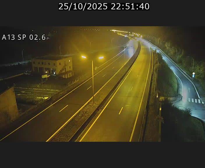 <h2>Traffic live webcam Luxembourg Sanem - A13 direction Pétange - BK 2.6</h2>