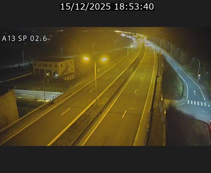 <h2>Traffic live webcam Luxembourg Sanem - A13 direction Pétange - BK 2.6</h2>