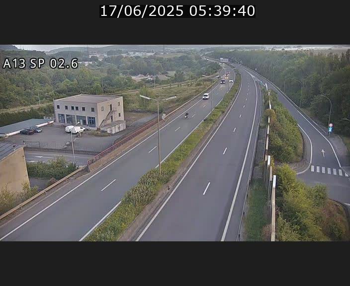 <h2>Traffic live webcam Luxembourg Sanem - A13 direction Pétange - BK 2.6</h2>