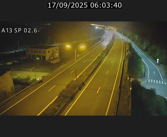 Traffic live webcam Luxembourg Sanem - A13 direction Pétange - BK 2.6