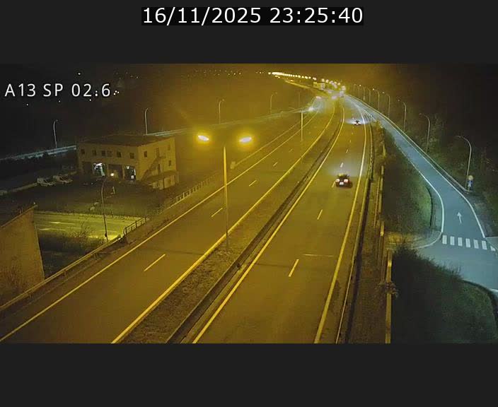 <h2>Traffic live webcam Luxembourg Sanem - A13 direction Pétange - BK 2.6</h2>