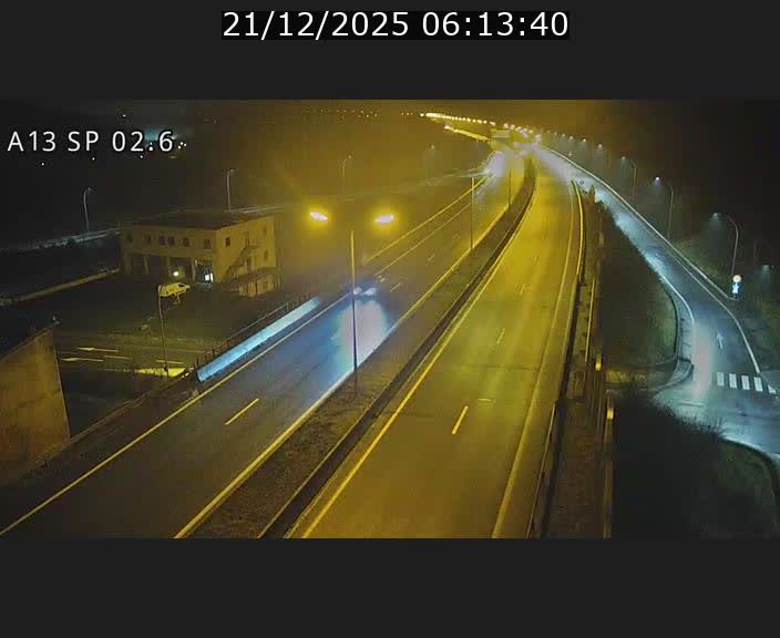 <h2>Traffic live webcam Luxembourg Sanem - A13 direction Pétange - BK 2.6</h2>