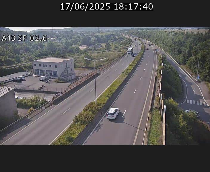 Traffic live webcam Luxembourg Sanem - A13 direction Pétange - BK 2.6