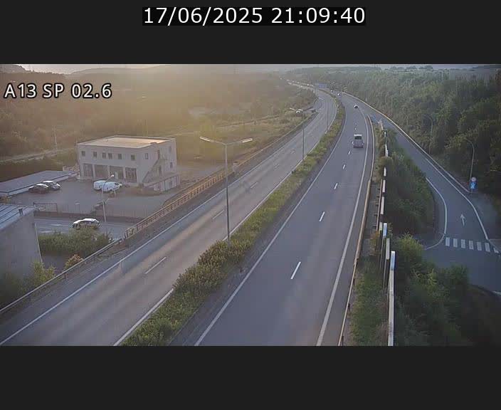 Traffic live webcam Luxembourg Sanem - A13 direction Pétange - BK 2.6