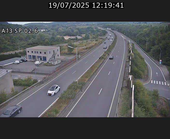 <h2>Traffic live webcam Luxembourg Sanem - A13 direction Pétange - BK 2.6</h2>
