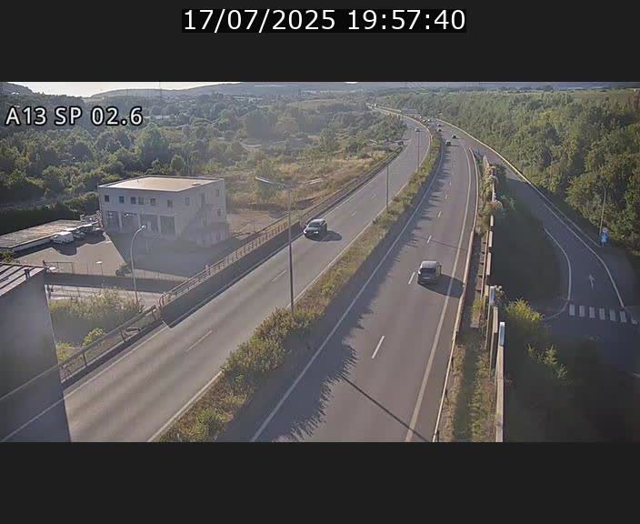 <h2>Traffic live webcam Luxembourg Sanem - A13 direction Pétange - BK 2.6</h2>