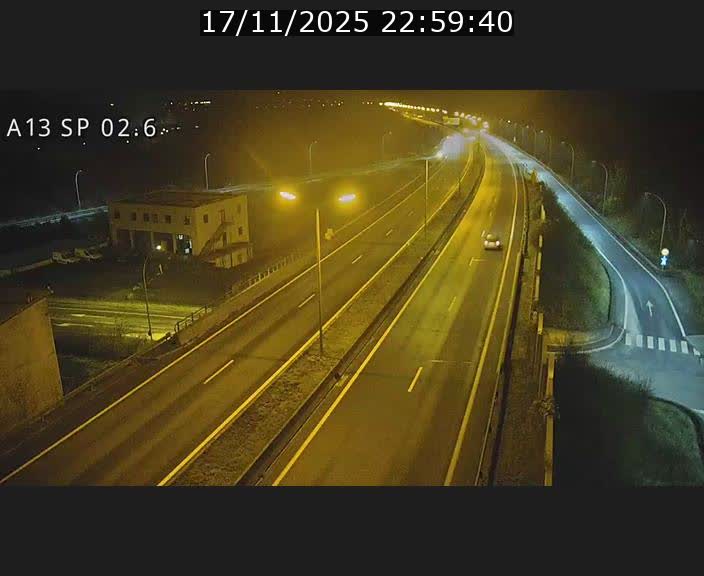 <h2>Traffic live webcam Luxembourg Sanem - A13 direction Pétange - BK 2.6</h2>