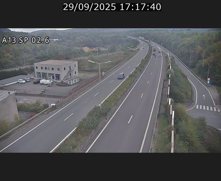 Traffic live webcam Luxembourg Sanem - A13 direction Pétange - BK 2.6