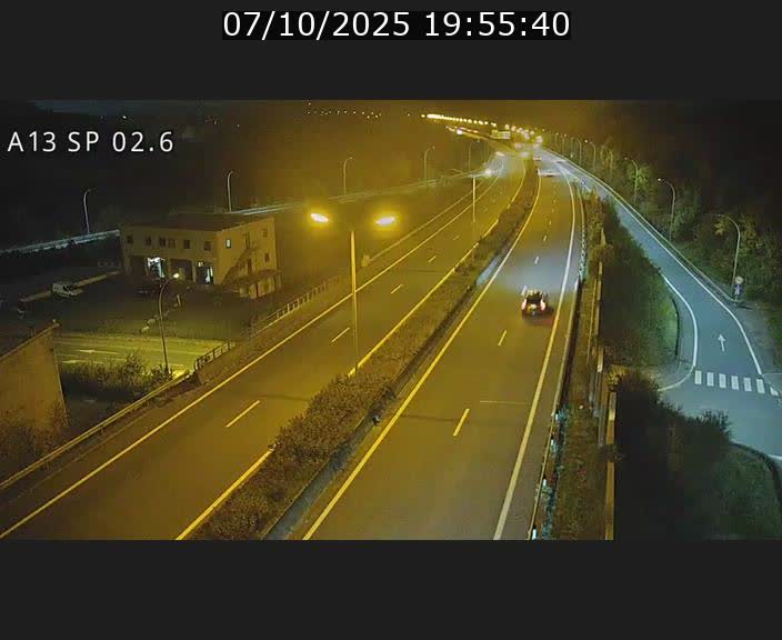 Traffic live webcam Luxembourg Sanem - A13 direction Pétange - BK 2.6