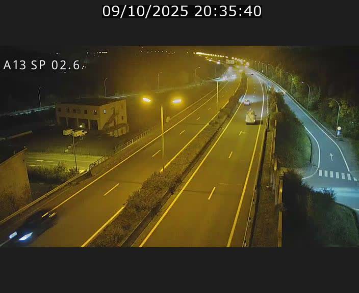 Traffic live webcam Luxembourg Sanem - A13 direction Pétange - BK 2.6
