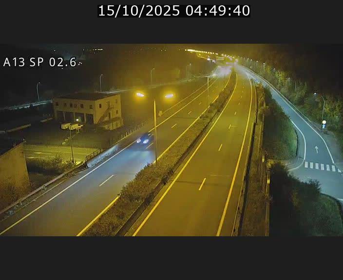 Traffic live webcam Luxembourg Sanem - A13 direction Pétange - BK 2.6