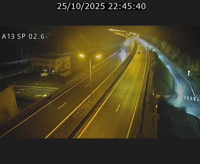 Traffic live webcam Luxembourg Sanem - A13 direction Pétange - BK 2.6