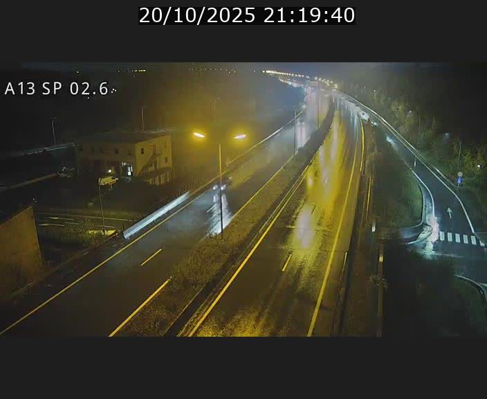 Traffic live webcam Luxembourg Sanem - A13 direction Pétange - BK 2.6