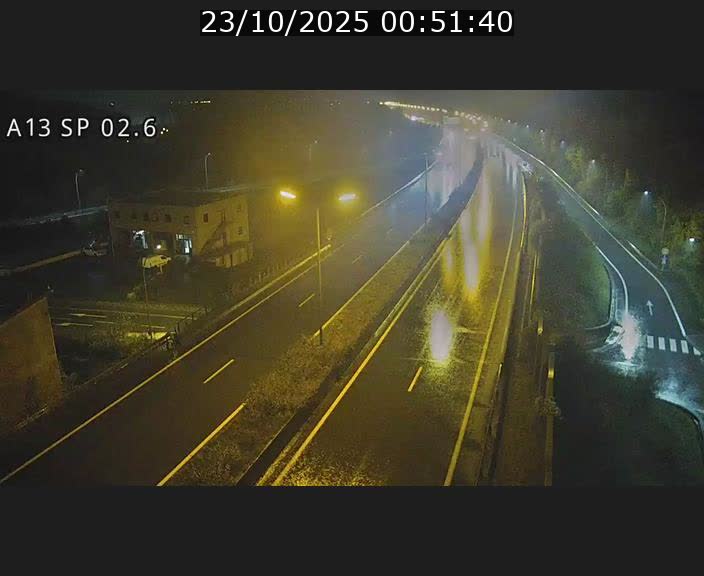 Traffic live webcam Luxembourg Sanem - A13 direction Pétange - BK 2.6
