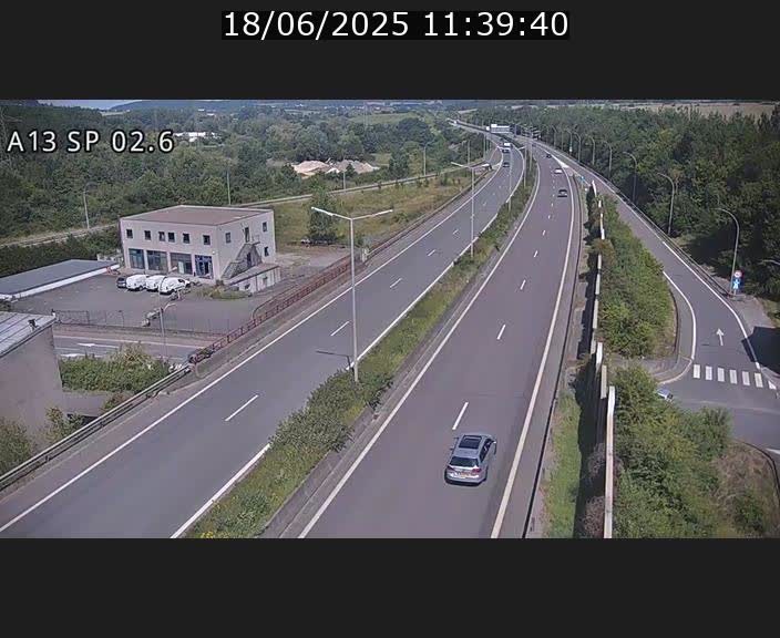 <h2>Traffic live webcam Luxembourg Sanem - A13 direction Pétange - BK 2.6</h2>