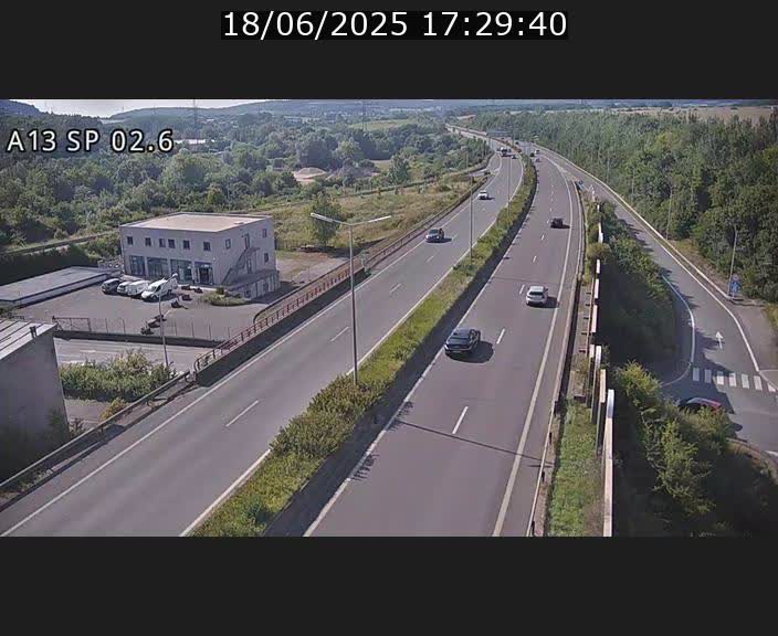 <h2>Traffic live webcam Luxembourg Sanem - A13 direction Pétange - BK 2.6</h2>