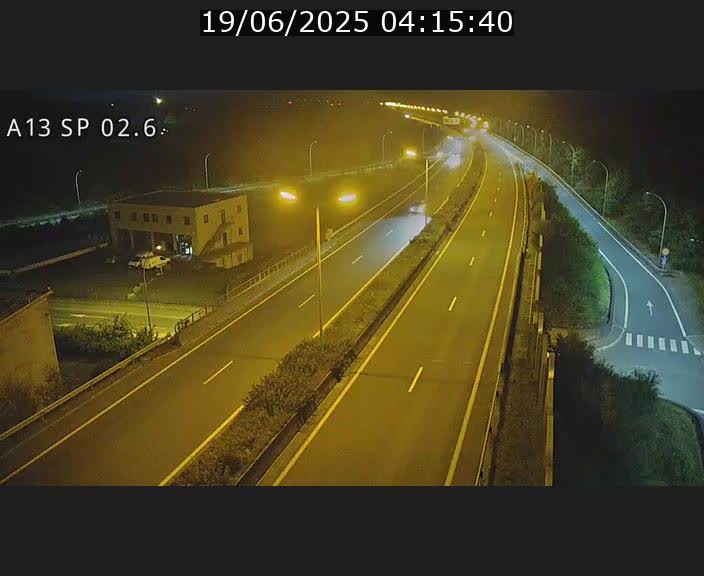 <h2>Traffic live webcam Luxembourg Sanem - A13 direction Pétange - BK 2.6</h2>