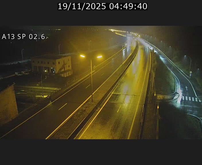<h2>Traffic live webcam Luxembourg Sanem - A13 direction Pétange - BK 2.6</h2>