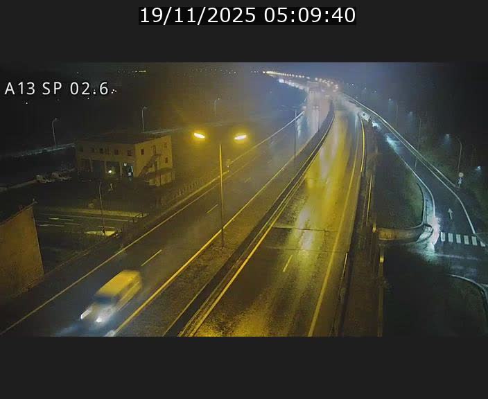 <h2>Traffic live webcam Luxembourg Sanem - A13 direction Pétange - BK 2.6</h2>