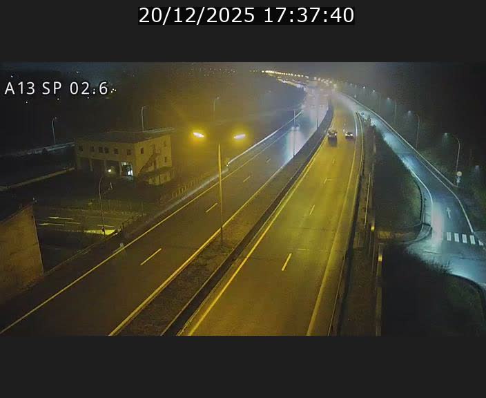 <h2>Traffic live webcam Luxembourg Sanem - A13 direction Pétange - BK 2.6</h2>