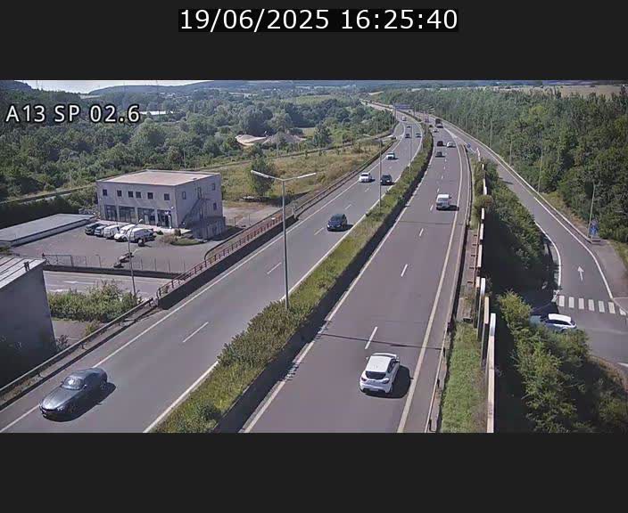 <h2>Traffic live webcam Luxembourg Sanem - A13 direction Pétange - BK 2.6</h2>