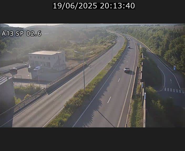 <h2>Traffic live webcam Luxembourg Sanem - A13 direction Pétange - BK 2.6</h2>