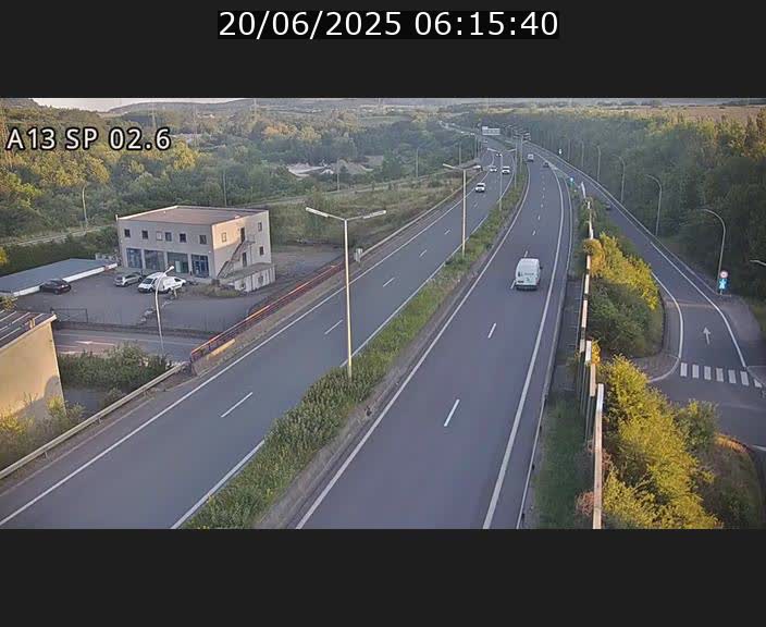 <h2>Traffic live webcam Luxembourg Sanem - A13 direction Pétange - BK 2.6</h2>