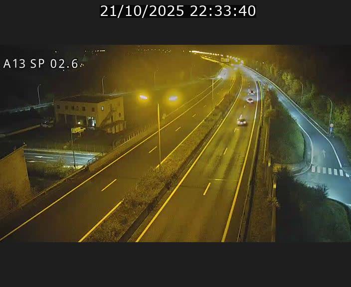 <h2>Traffic live webcam Luxembourg Sanem - A13 direction Pétange - BK 2.6</h2>