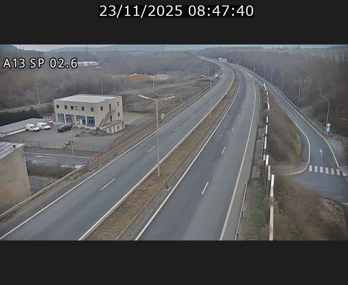 <h2>Traffic live webcam Luxembourg Sanem - A13 direction Pétange - BK 2.6</h2>