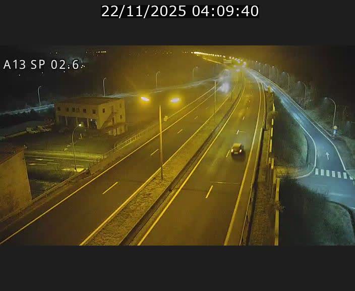 <h2>Traffic live webcam Luxembourg Sanem - A13 direction Pétange - BK 2.6</h2>