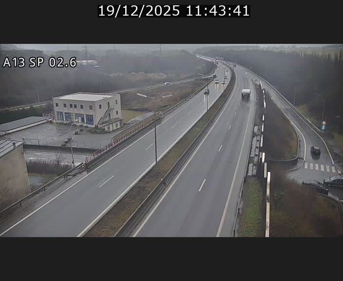 <h2>Traffic live webcam Luxembourg Sanem - A13 direction Pétange - BK 2.6</h2>