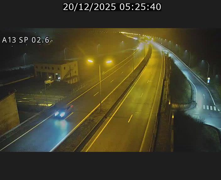 <h2>Traffic live webcam Luxembourg Sanem - A13 direction Pétange - BK 2.6</h2>
