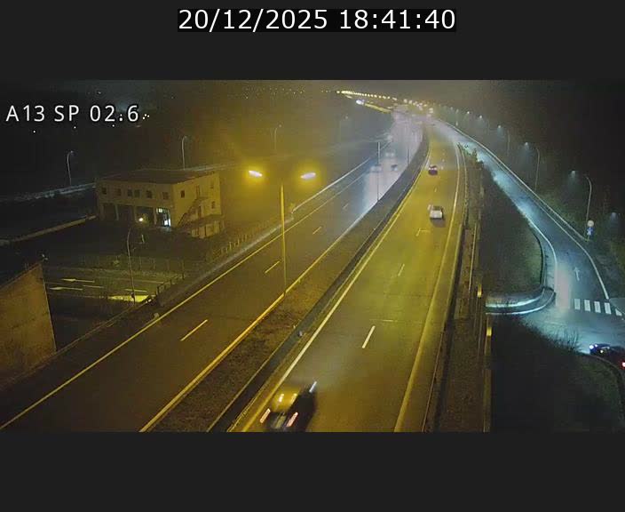 <h2>Traffic live webcam Luxembourg Sanem - A13 direction Pétange - BK 2.6</h2>