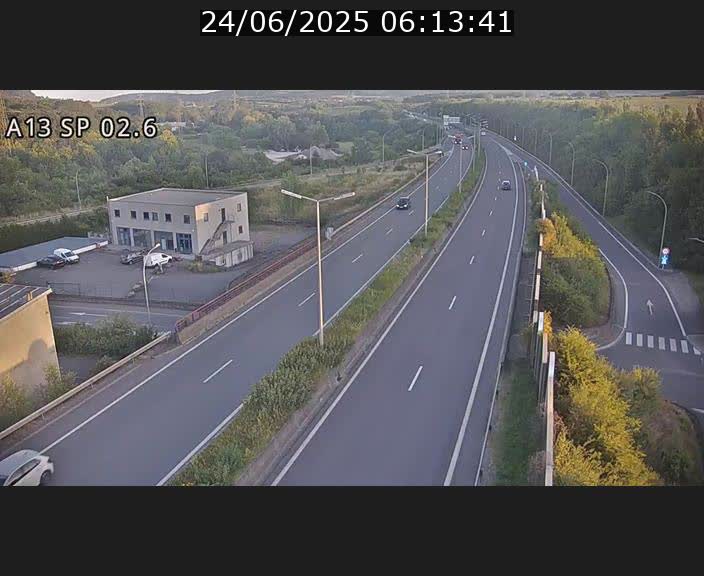 <h2>Traffic live webcam Luxembourg Sanem - A13 direction Pétange - BK 2.6</h2>