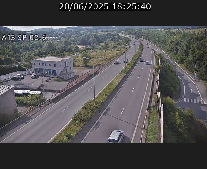 <h2>Traffic live webcam Luxembourg Sanem - A13 direction Pétange - BK 2.6</h2>