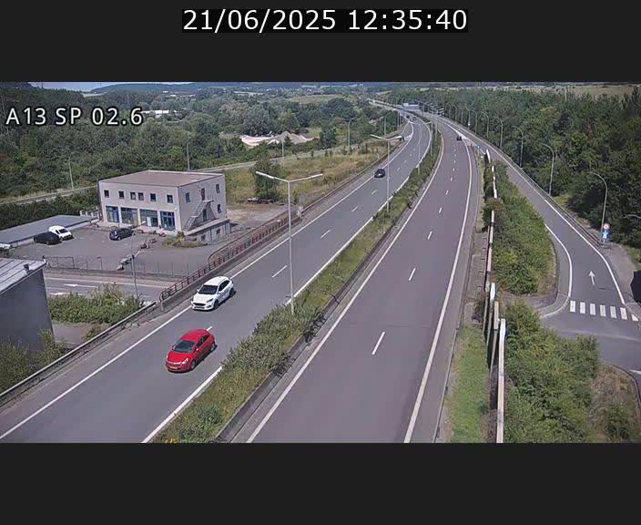 <h2>Traffic live webcam Luxembourg Sanem - A13 direction Pétange - BK 2.6</h2>