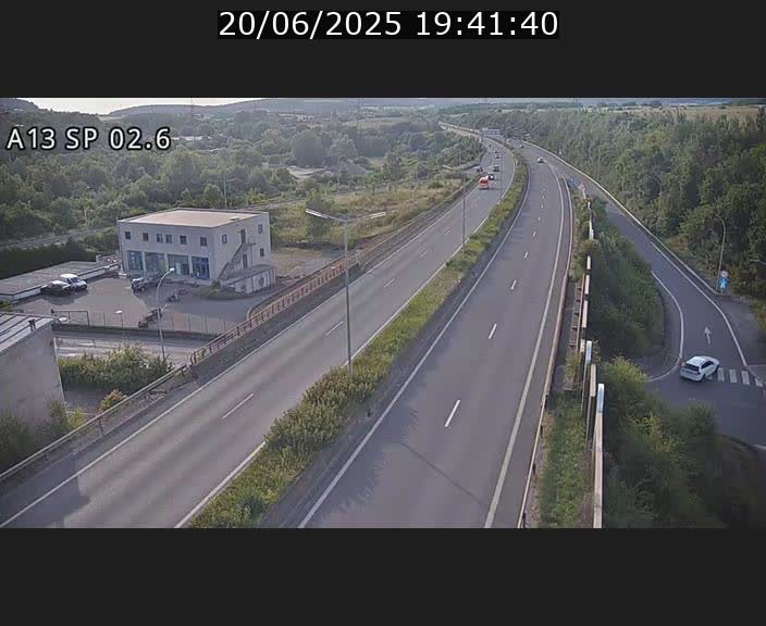 <h2>Traffic live webcam Luxembourg Sanem - A13 direction Pétange - BK 2.6</h2>