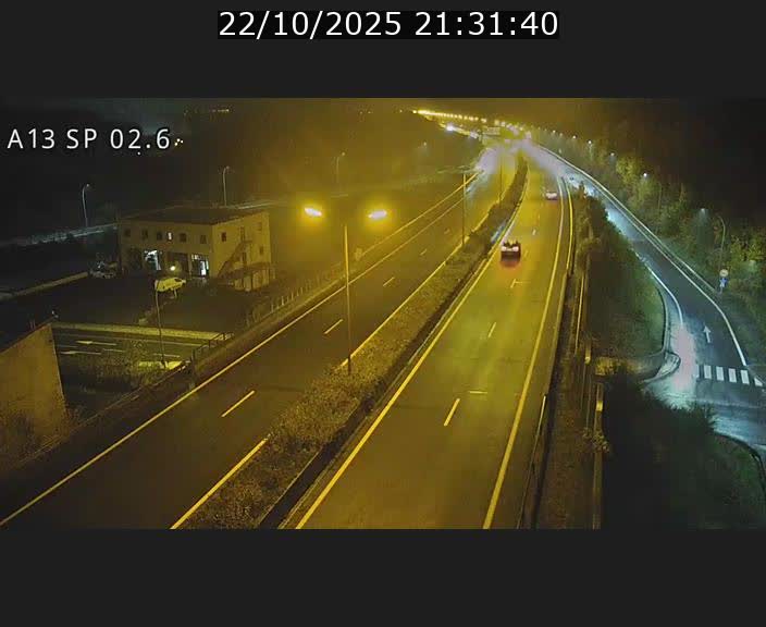 <h2>Traffic live webcam Luxembourg Sanem - A13 direction Pétange - BK 2.6</h2>