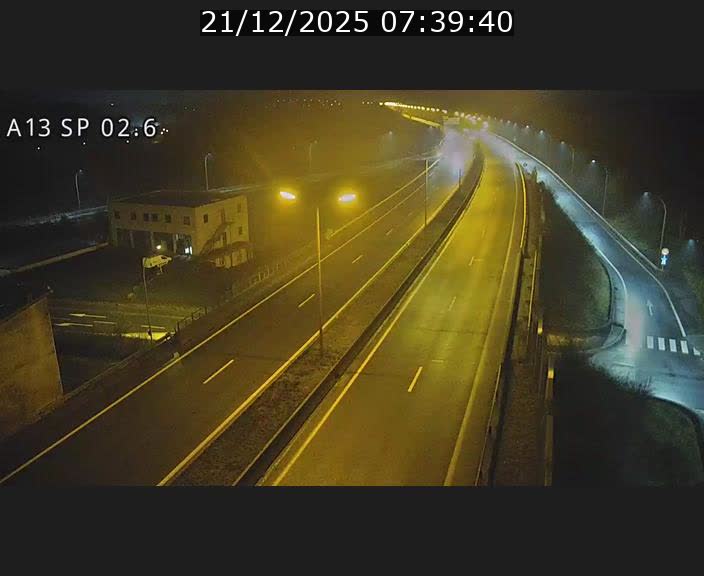 <h2>Traffic live webcam Luxembourg Sanem - A13 direction Pétange - BK 2.6</h2>