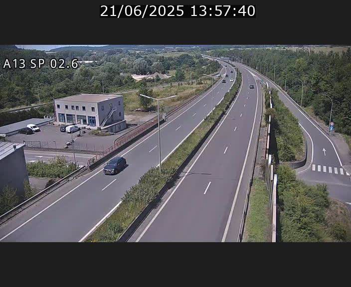 <h2>Traffic live webcam Luxembourg Sanem - A13 direction Pétange - BK 2.6</h2>